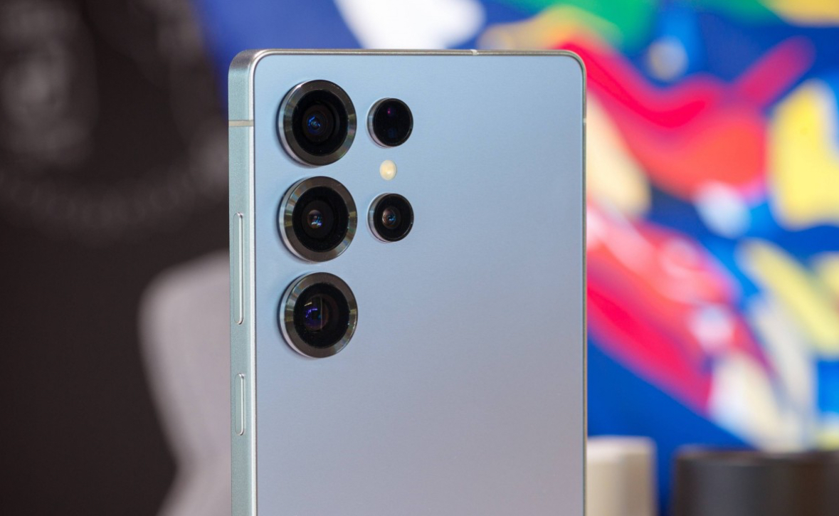 ظهور واجهة One UI 8.5 لهاتف Galaxy S25 Ultra على خوادم سامسونج وتأثيرها على تجربة المستخدم