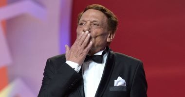 عادل إمام يعود للأضواء مجددًا بإطلالتين مدهشتين بعد غياب طويل