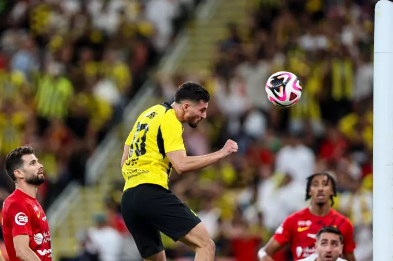 عوار يتألق ويسجل هدفاً مذهلاً في الجولة الثانية من الدوري السعودي