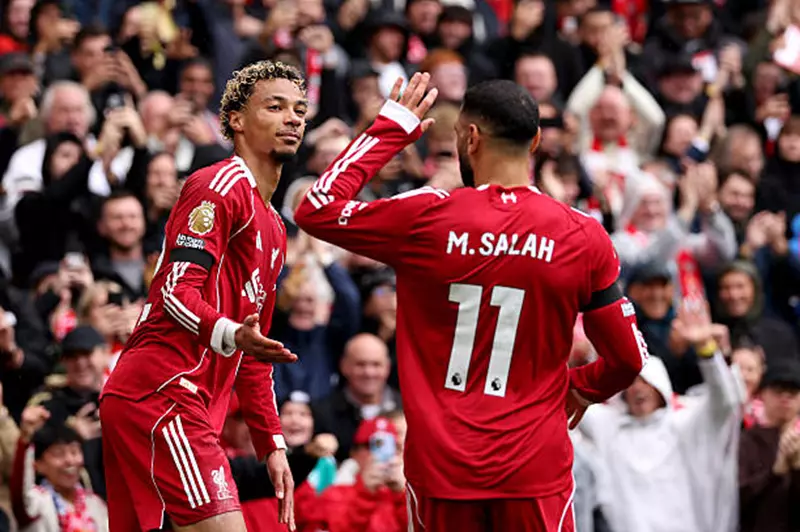 ليفربول يفرض العقوبة على إيكيتيكي بعد الطرد المثير للجدل