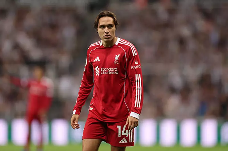 ليفربول يكشف رسميًا انضمام كييزا لقائمة دوري أبطال أوروبا