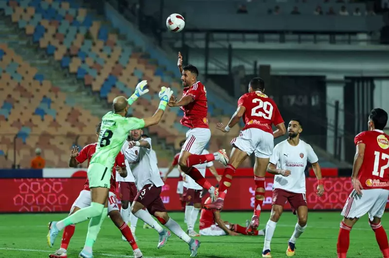 مشاهد غير مسبوقة من مباراة الأهلي وسيراميكا كليوباترا: لحظات تم تجاهلها
