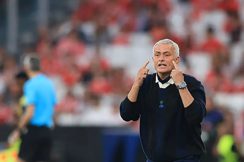 مورينيو يكشف ولاءه المؤقت لبورتو وطموحاته لتدريب المنتخب البرتغالي
