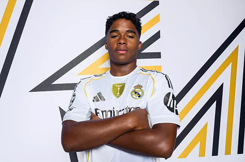 نيوكاسل يضرب من جديد بالتفاوض لضم إندريك من ريال مدريد
