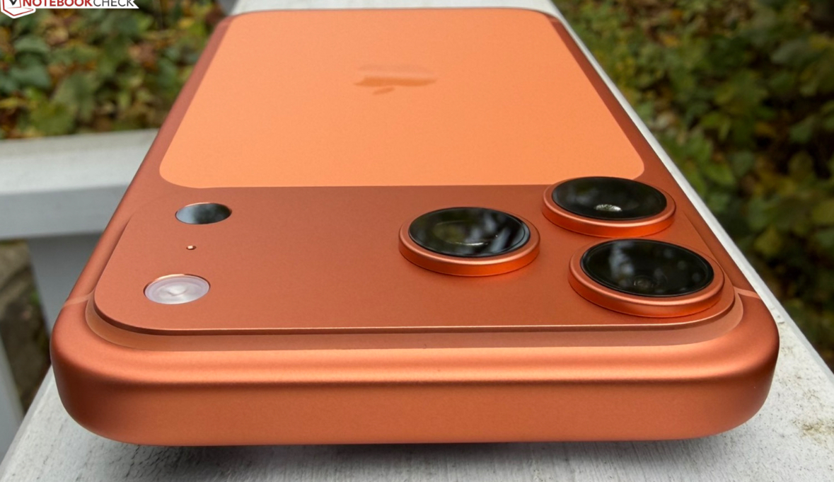 أبل تحطم الأرقام القياسية بقيمة سوقية 4 تريليونات دولار بفضل مبيعات آيفون 17 الاستثنائية