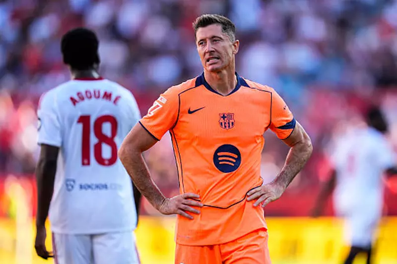 اجتماع حاسم بين وكيل ليفاندوفسكي ولابورتا لتحديد مستقبل اللاعب في برشلونة