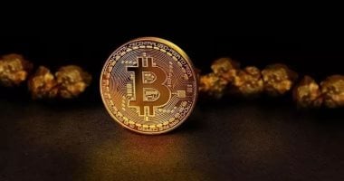 استقرار عملة البيتكوين حول 122 ألف دولار بعد بلوغها مستويات قياسية