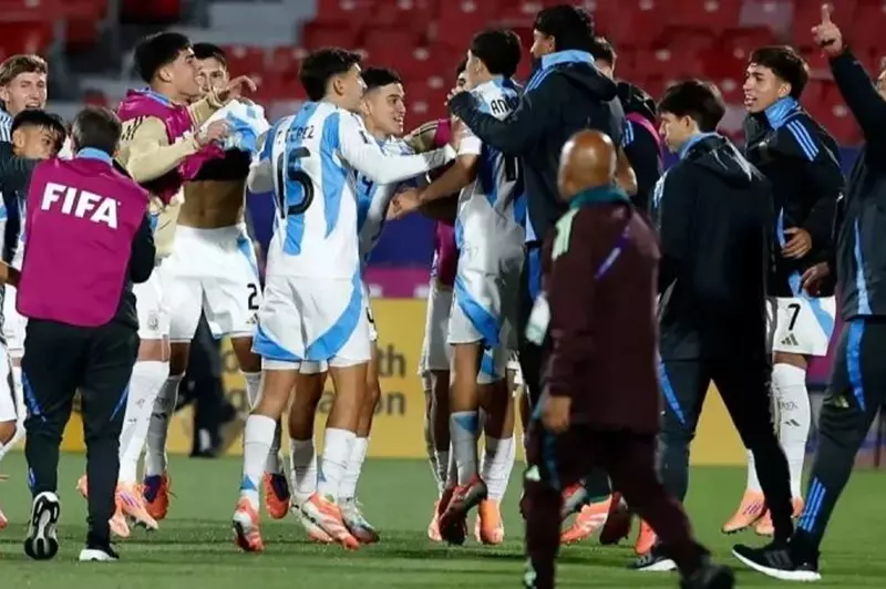 الأرجنتين تحقق إنجازاً تاريخياً ببلوغ النهائي الثامن في كأس العالم للشباب