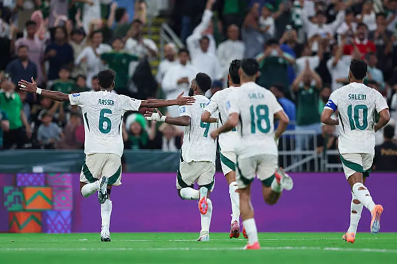 السعودية والعراق: صراع التأهل إلى كأس العالم 2026 وتوقعات مصيرية