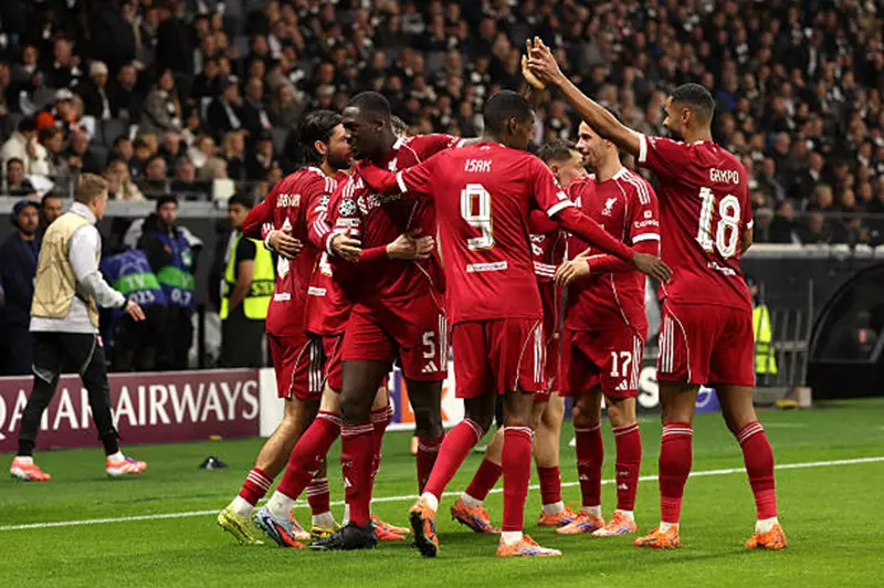 العنوان: ليفربول يكتسح فرانكفورت بمشاركة صلاح في مهرجان أهداف تاريخي