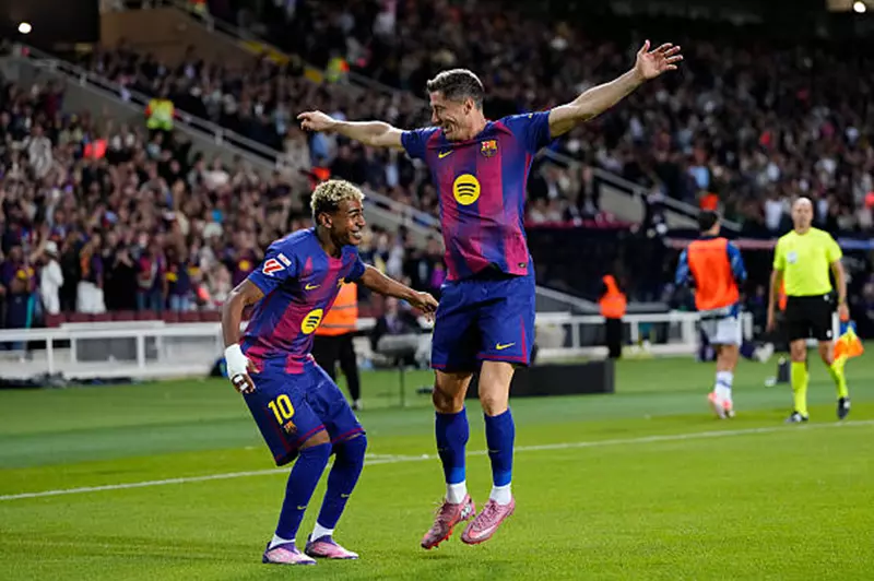 برشلونة يسعى لضم مهاجم دورتموند في الصيف القادم