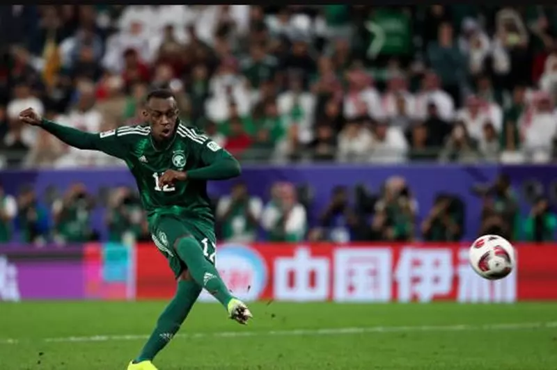تحديات وآمال: سعود عبد الحميد يقود السعودية نحو التأهل لكأس العالم أمام العراق