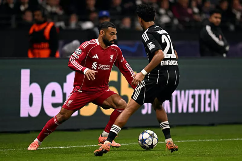 تحليل أداء محمد صلاح في مواجهة آينتراخت فرانكفورت: فرص ضائعة وتأثيرها