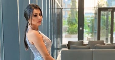 تحولات دينا فؤاد: من الأسود الجريء إلى الفضي الأنيق في إطلالتها الأخيرة