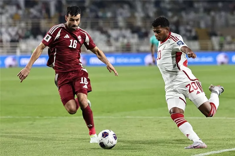 تصفيات كأس العالم 2026: تحليل مباراة قطر والإمارات والقنوات الناقلة