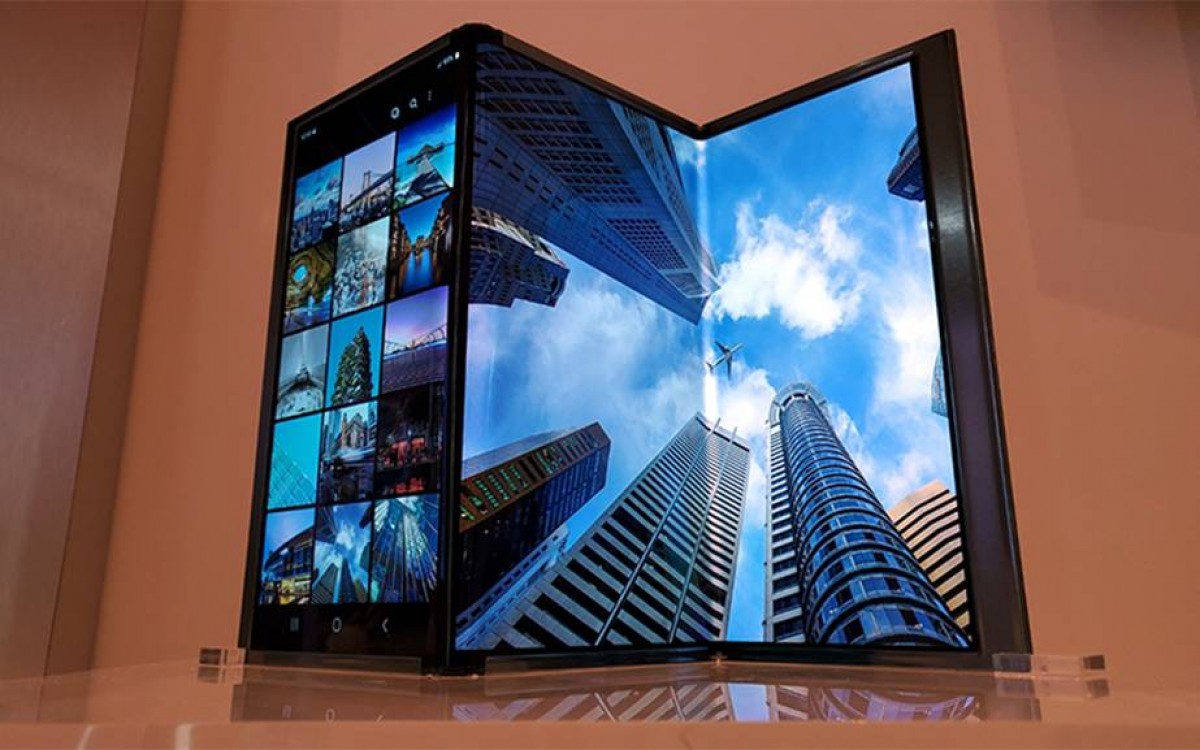 توقعات ثورية: هاتف Galaxy ثلاثي الطي من سامسونج قريبا في الأسواق