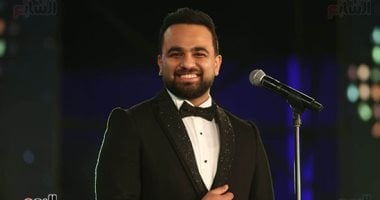 حسام حسني يحيا تراث عبد الحليم حافظ في مهرجان الموسيقى العربية