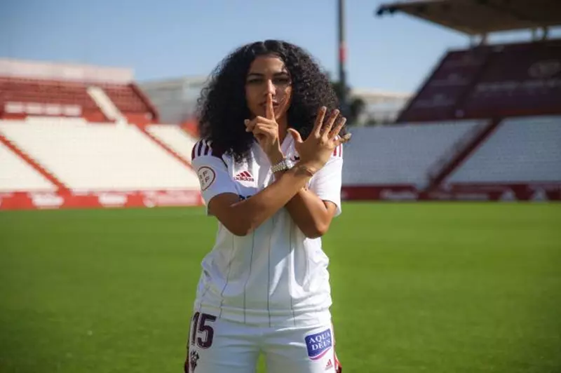رحلة سارة عصام: مواجهة التحديات بين الطموح والإحباط من القاهرة إلى إنجلترا والعكس
