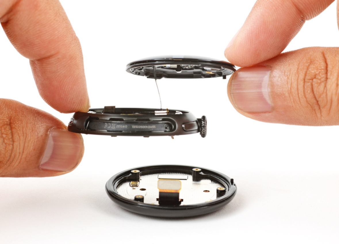 ساعة Pixel Watch 4 تُحقق إنجازًا جديدًا في مجال قابلية الإصلاح وفقًا لتقييم iFixit
