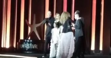 صناع فيلم هابى بيرث داى يحتفلون بعيد ميلاد خديجة وضحى في مهرجان الجونة