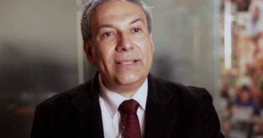 عزاء المخرج المسرحي عمرو دوارة في مسجد عمر مكرم اليوم