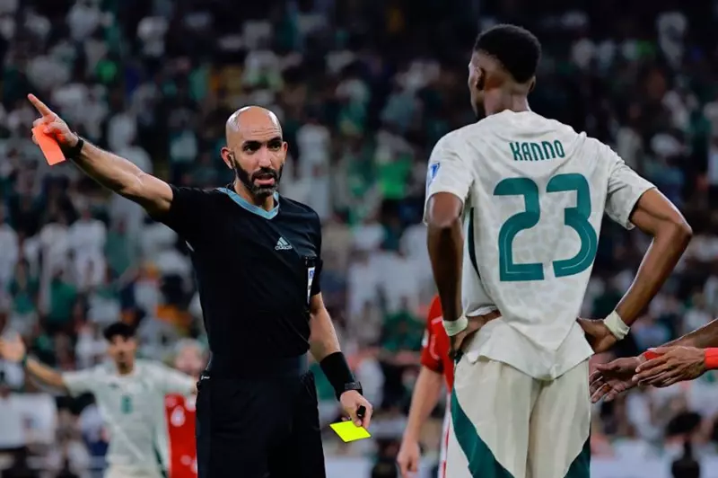 عقوبات محتملة تواجه لاعب المنتخب السعودي بعد طرده في مباراة إندونيسيا