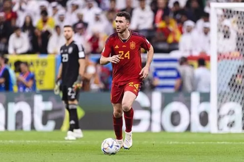 لابورت ينجح في تعويض غياب دين هويسن بمنتخب إسبانيا