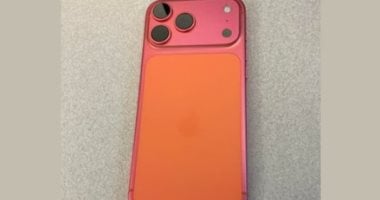 لونه بقى وردى.. أزمة جديدة تهدد مبيعات iPhone 17 Pro Max البرتقالى