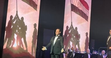 محمد ثروت يحتفي بانتصارات أكتوبر بأروع أغانيه الوطنية في دار الأوبرا