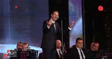 مدحت صالح يأسر جمهور مهرجان الموسيقى العربية بأغاني العندليب وفايزة أحمد