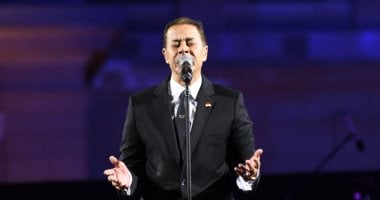 مدحت صالح يستعرض إبداعه في تأدية فكرونى لأم كلثوم وينهي حفله بأغنية ابن مصر