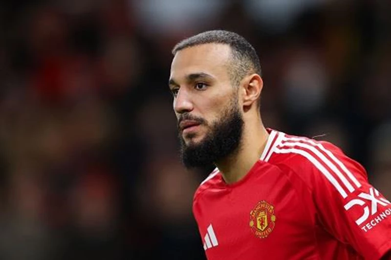 مزراوي يستعد للظهور الأول مع مانشستر يونايتد أمام ليفربول