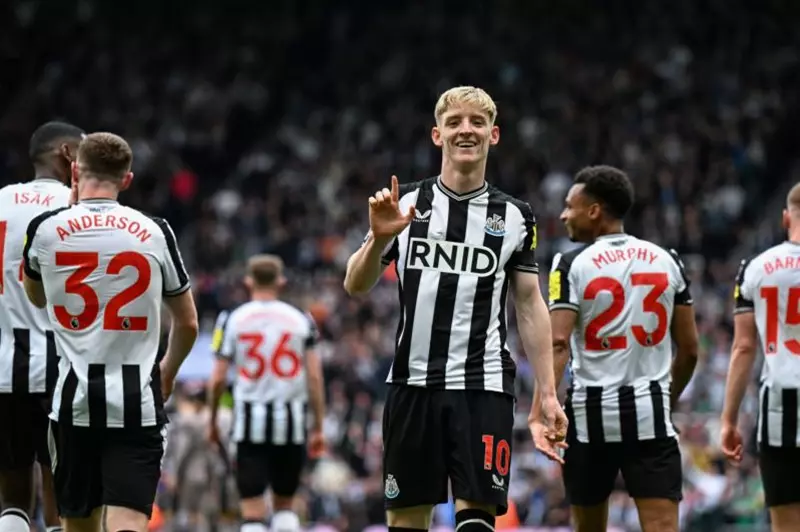 نيوكاسل يحقق انتصارًا مهمًا على مانشستر يونايتد في الدوري الإنجليزي