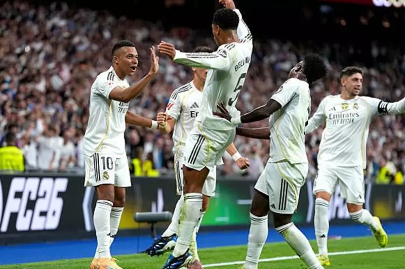 ريال مدريد يستمر في السيطرة بعد سحق فالنسيا في الدوري الإسباني الرابع على التوالي