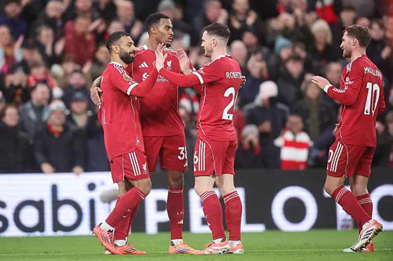 صلاح يقود ليفربول لفوز تاريخي أمام أستون فيلا في الدوري الإنجليزي