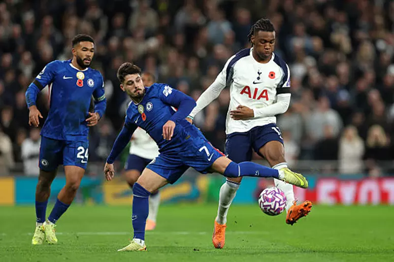 هدية لندنية: تحليل تأثير فوز تشيلسي على ترتيب الدوري الإنجليزي